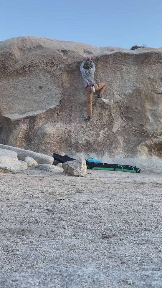 Off Camber v4, Joshua Tree - Beta Video from Bouldering_in_socks