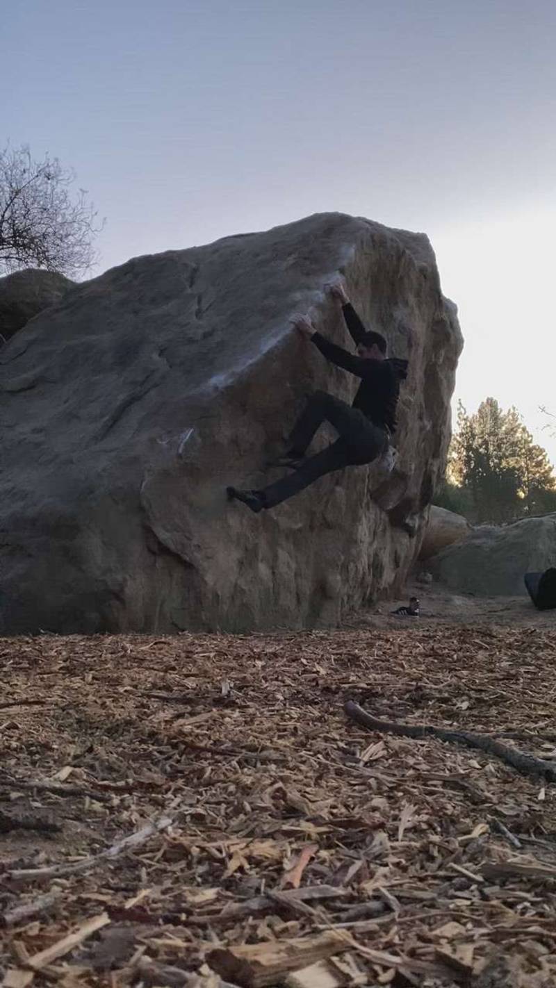 Pile Ups Traverse v2, Stoney Point - Beta Video from Bouldering_in_socks