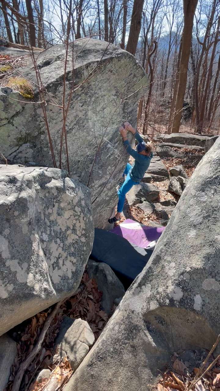 Rocks Rumbling Domestic Affairs v4 - West Side, Rumbling Bald Bouldering - Watch Beta ...