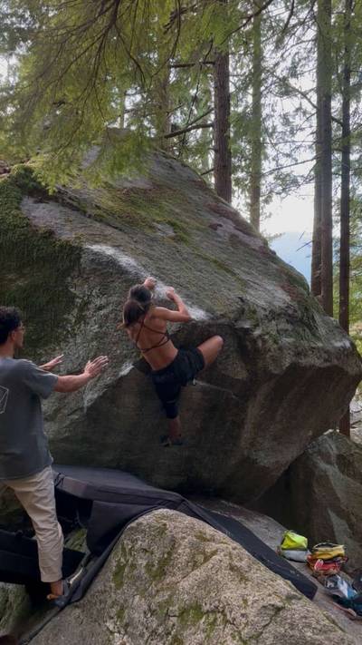 Mantel Madness v4, Squamish - Beta Video from inverted.climber