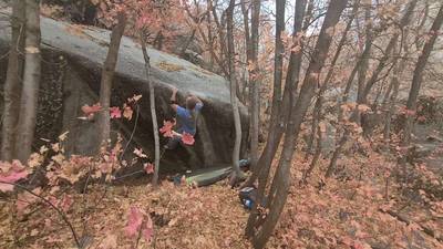 Dead Worms v9, Little Cottonwood Canyon - Beta Video from Delaymybelay