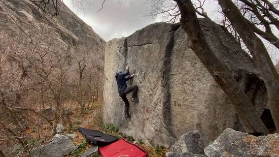 Traverse Seam v4, Little Cottonwood Canyon - Beta Video from rubbersharkman