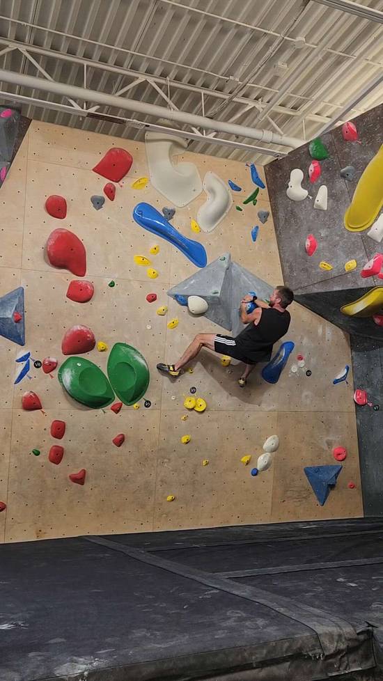 Blue v4, Hogtown Boulders - Beta Video from evan1646