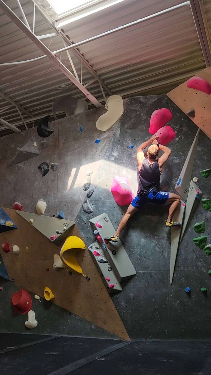 Pink v4, Hogtown Boulders - Beta Video from evan1646