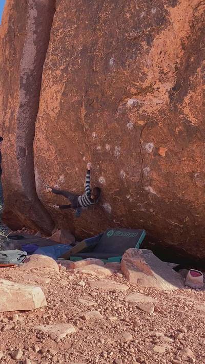 Plumber's Crack Traverse v10, Red Rock - Beta Video from andistull