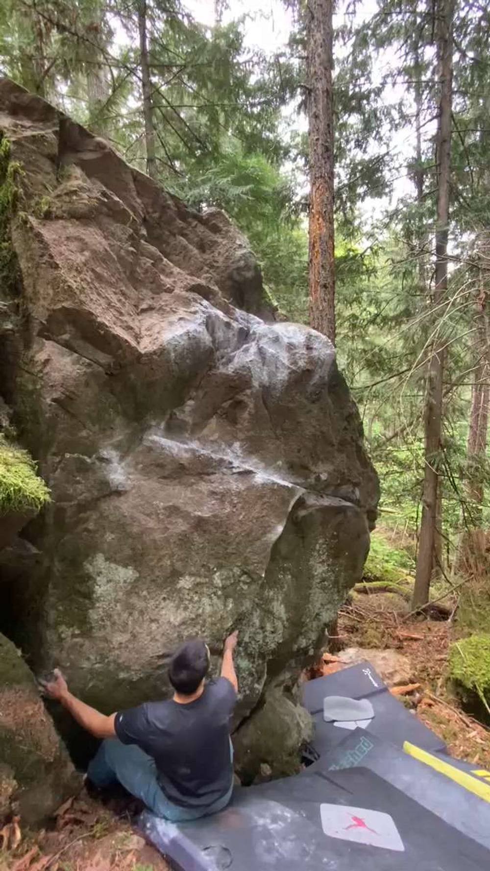 Dirt Shower v3, Comox Lake - Beta Video from Bouldering_Bushido