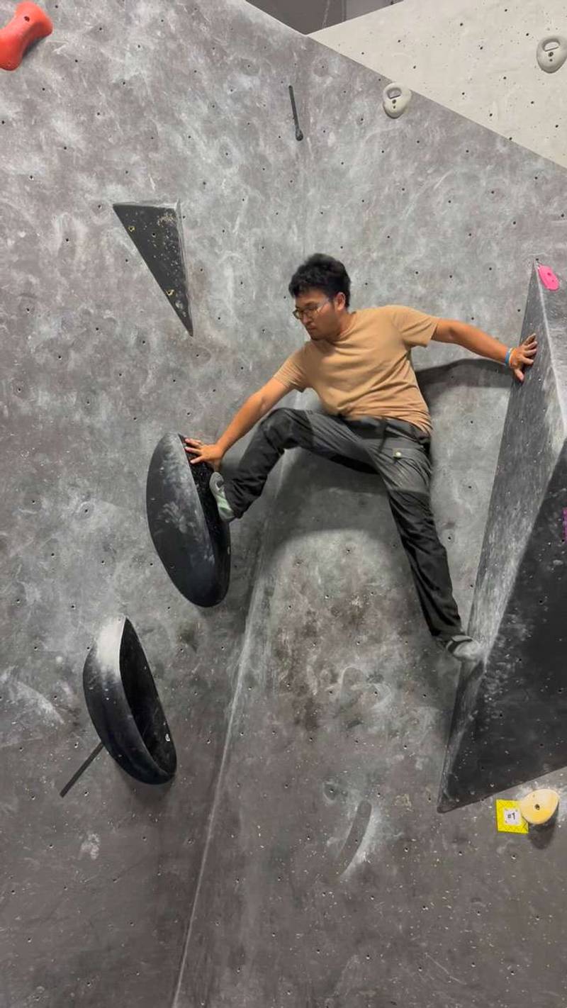 Black #21, Boulder, Black Rock Bouldering Gym - Beta Video from Cheng_bouldering