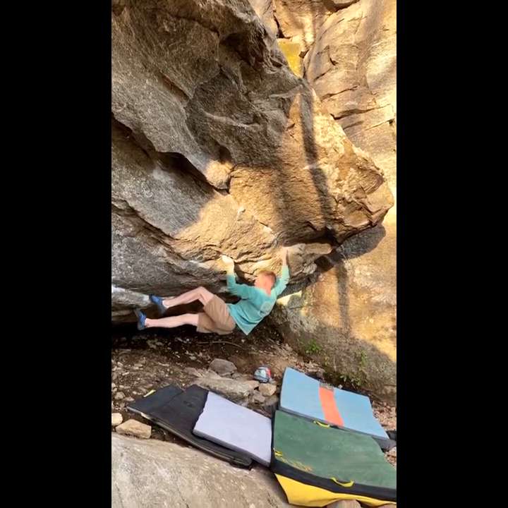 Rocks Rumbling Reverse Logic v11 - Central, Rumbling Bald Bouldering - Watch Beta Videos
