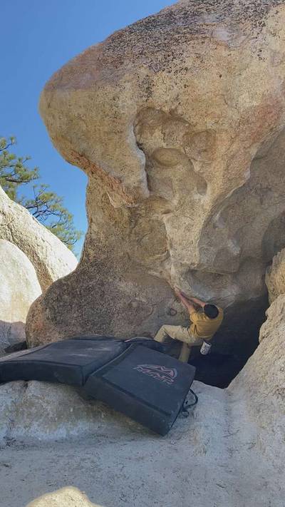 The Fang Low v5, Horse Flats - Beta Video from Bouldering_in_socks